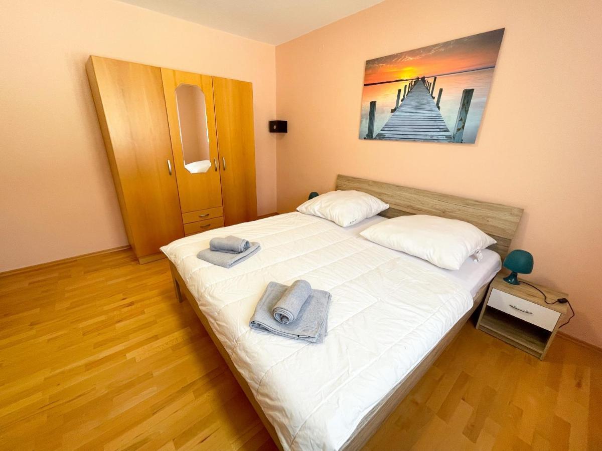 Apartments Sams Novi Vinodolski Exterior photo